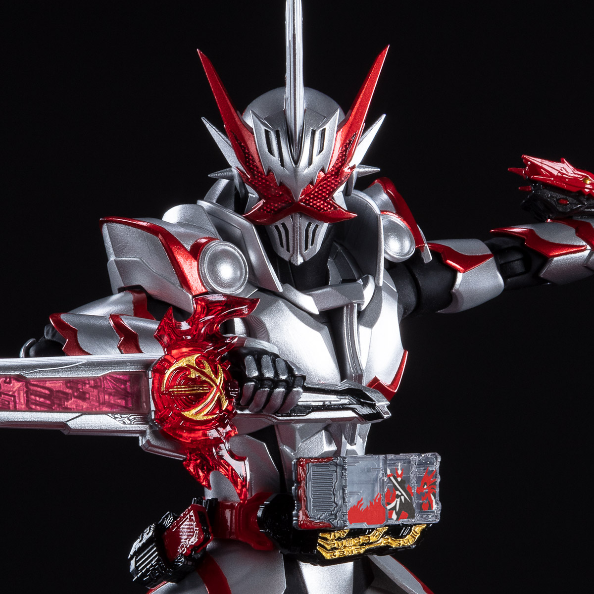 S.H.Figuarts KAMEN RIDER SABER DRAGONIC KNIGHT